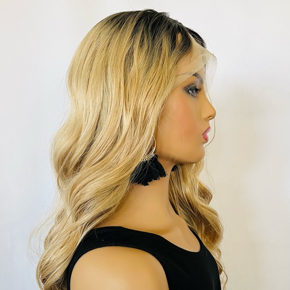 Very Pretty 24” Ombre Honey Blonde Premium Fiber Wig / Daily Wear or Events - Picture 5 of 13